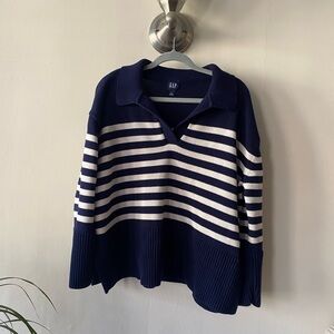 GAP Women's V-Neck Sweater in Navy and Cream Stripes Size Large